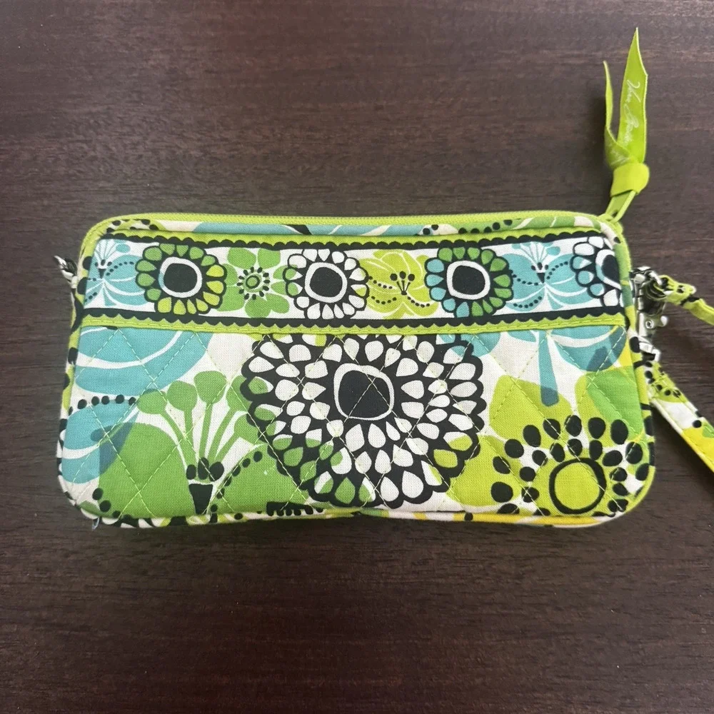Vera‎ Bradley Limes Up Wristlet Zip Wallet Phone Case Credit Card Slots Retired